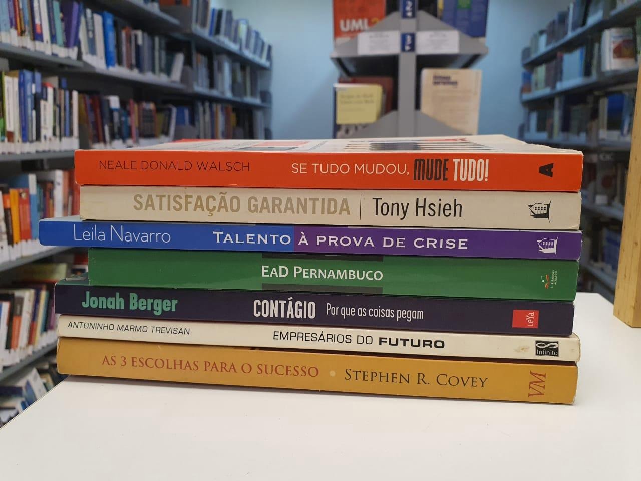 Doações de livros para o acervo da Biblioteca Faculdade CDL